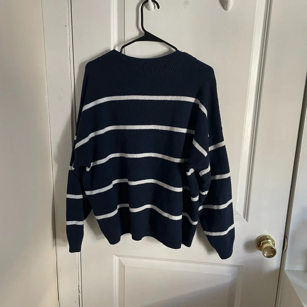 American Eagle Outfitters Navy and White V-Neck Sweater - Picture 4 of 4